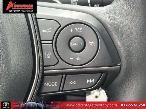 Used 2024 Toyota Camry SE w/ Cold Weather Package FWD image 27