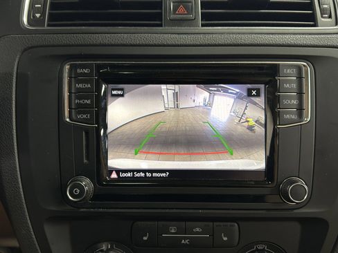 Used 2017 Volkswagen Jetta SE image 27