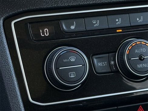 Certified 2022 Volkswagen Atlas SE w/ Panoramic Sunroof Package image 20