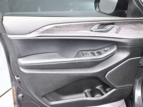 Used 2022 Jeep Grand Cherokee Limited RWD image 17