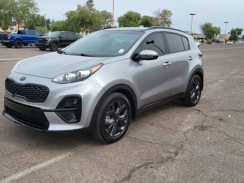Used 2022 Kia Sportage Nightfall Edition FWD image 4