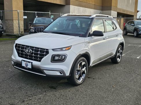 Used 2026 Hyundai Venue SEL image 3