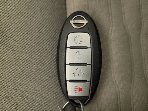 Used 2022 Nissan Pathfinder SV image 32