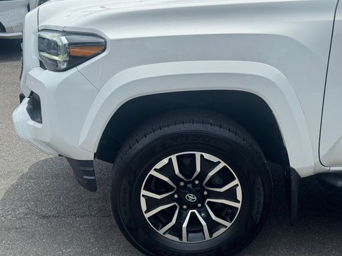 Used 2021 Toyota Tacoma TRD Sport AWD/4WD image 9