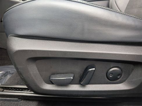 Used 2024 Mitsubishi Outlander SE image 13