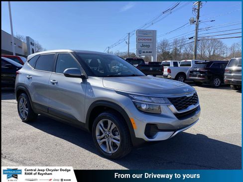 Used 2023 Kia Seltos LX AWD/4WD image 1