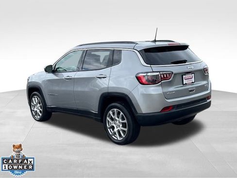 Used 2022 Jeep Compass Latitude image 3