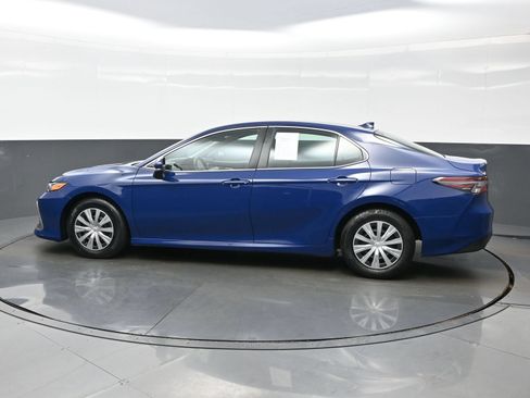 Used 2023 Toyota Camry LE FWD image 3