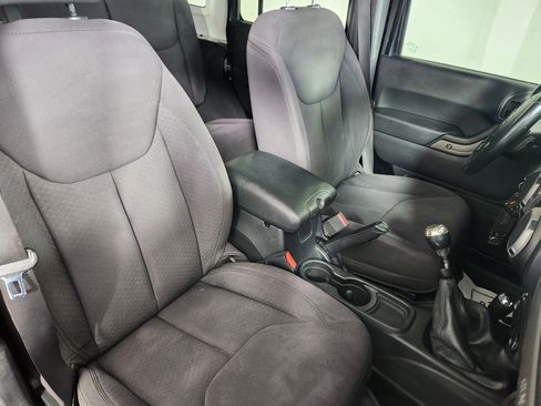 Used 2013 Jeep Wrangler Unlimited Sport image 10