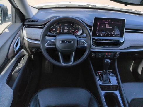 Used 2022 Jeep Compass Latitude FWD image 16