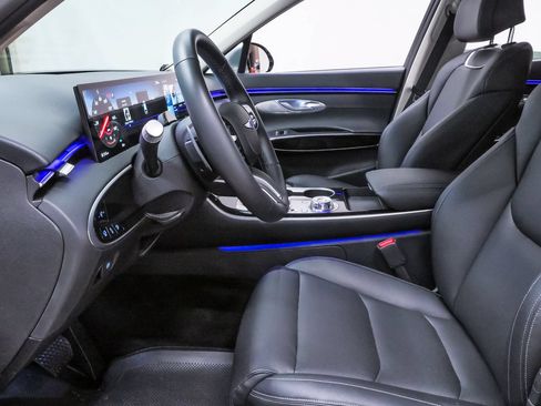 Certified 2026 Genesis GV70 2.5T AWD/4WD image 9