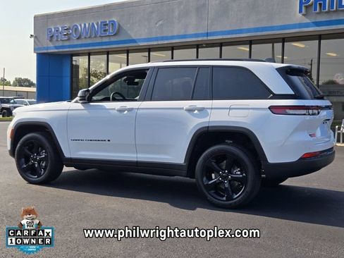 Used 2025 Jeep Grand Cherokee Altitude RWD image 5