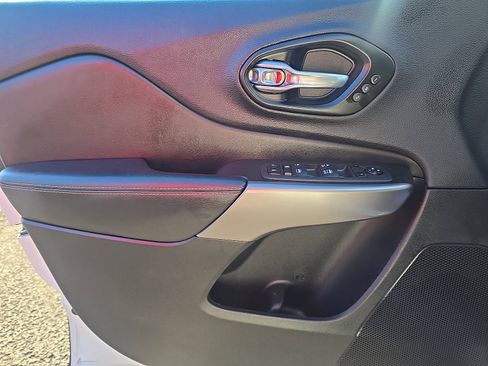 Used 2022 Jeep Cherokee Limited image 12