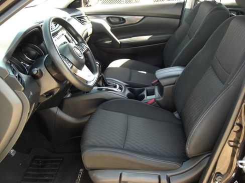 Used 2019 Nissan Rogue S image 20