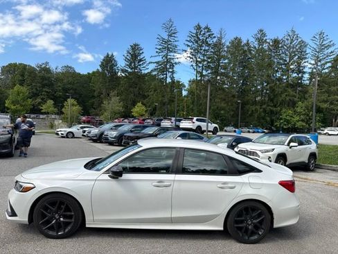 Used 2023 Honda Civic Sport image 4