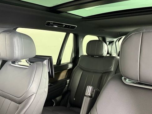 New 2025 Land Rover Range Rover Long Wheelbase SE image 17