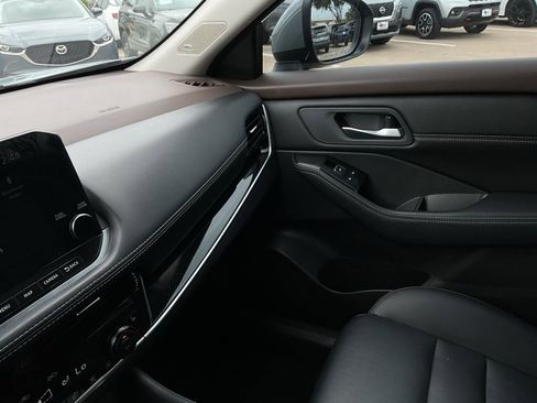 Used 2023 Nissan Rogue SL w/ SL Premium Package image 38