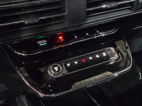 New 2025 Lincoln Corsair Reserve w/ Equipment Group 202A image 27