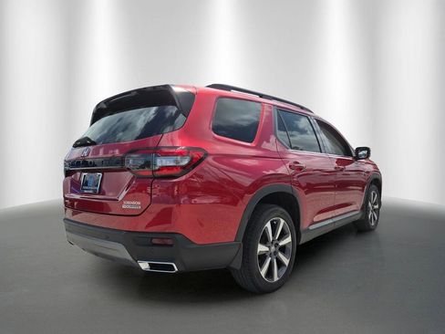 Used 2025 Honda Pilot Touring image 3