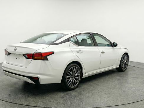 Used 2025 Nissan Altima 2.5 SV image 9