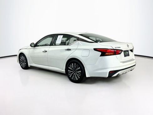 Used 2023 Nissan Altima 2.5 SV w/ SV Premium Package FWD image 5