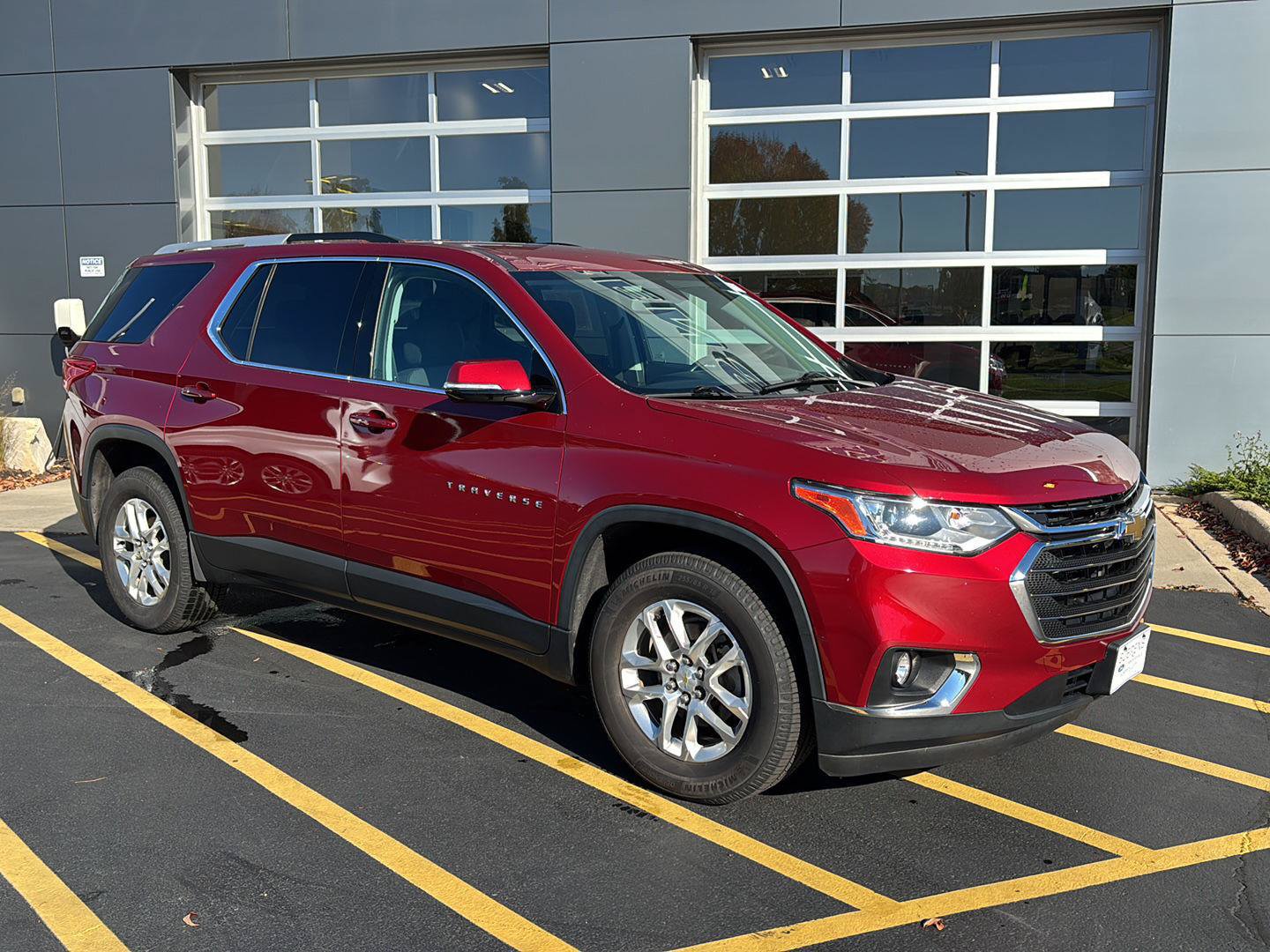 Used 2018 Chevrolet Traverse LT w/ LPO, Floor Liner Package AWD/4WD image 2