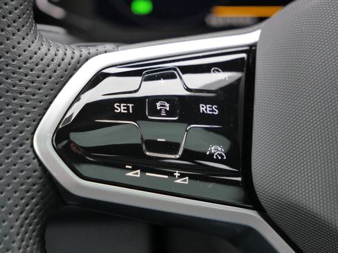 Certified 2025 Volkswagen Jetta GLI Autobahn image 32