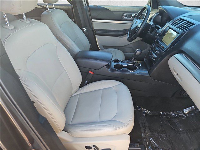 Used 2018 Ford Explorer XLT w/ Equipment Group 202A FWD image 23