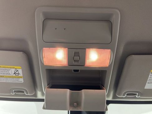 Used 2025 Nissan Frontier SV w/ SV Convenience Package image 34