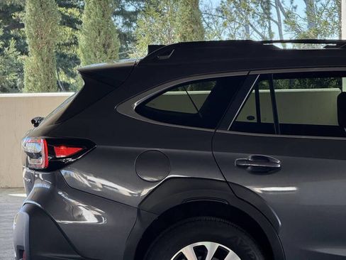 Used 2025 Subaru Outback Premium image 7