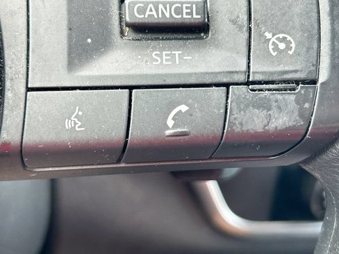 Used 2023 Nissan Rogue S AWD/4WD image 16
