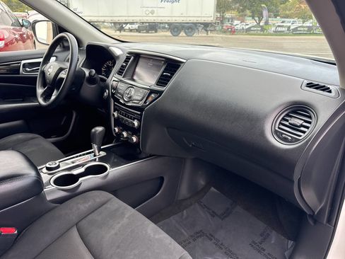 Used 2018 Nissan Pathfinder S image 24