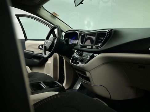 Used 2018 Chrysler Pacifica Touring Plus image 25