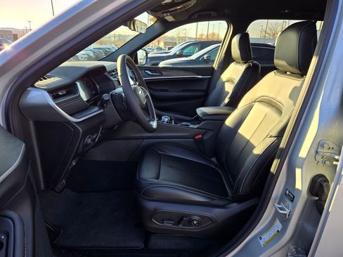 New 2025 Jeep Grand Cherokee Limited image 14