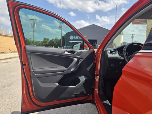 Used 2019 Volkswagen Tiguan SE FWD image 4