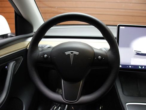 Used 2023 Tesla Model Y Long Range image 29