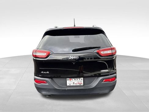 Used 2017 Jeep Cherokee Latitude AWD/4WD image 4