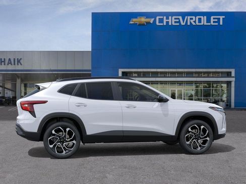 New 2026 Chevrolet Trax RS w/ Sunroof Package FWD image 5