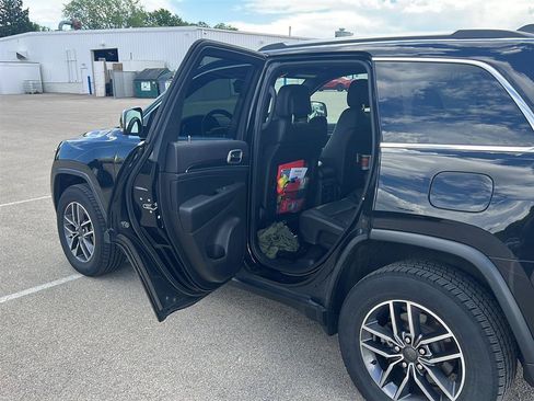 Used 2019 Jeep Grand Cherokee Limited AWD/4WD image 11