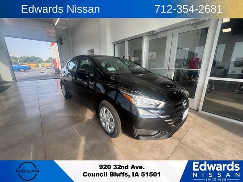 New 2025 Nissan Versa S w/ Trunk Package FWD image 1