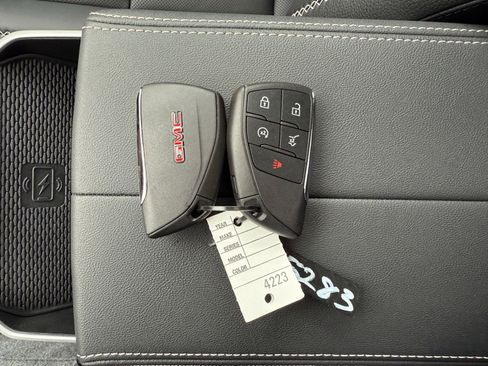 New 2026 GMC Terrain Denali w/ LPO, Floor Liner Package image 39