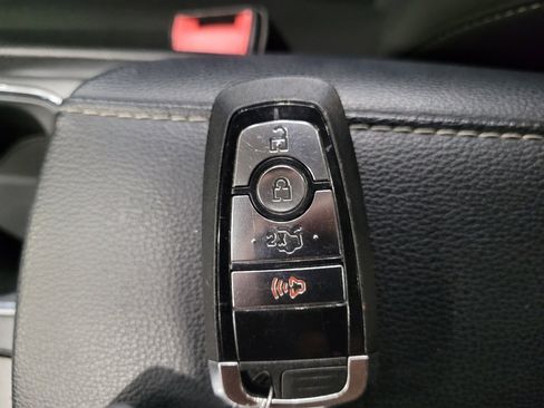 Used 2017 Ford Fusion SE image 32