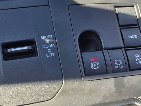 Used 2023 Toyota Highlander LE FWD image 27