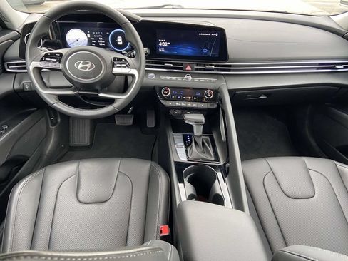 Used 2025 Hyundai Elantra Limited FWD image 11