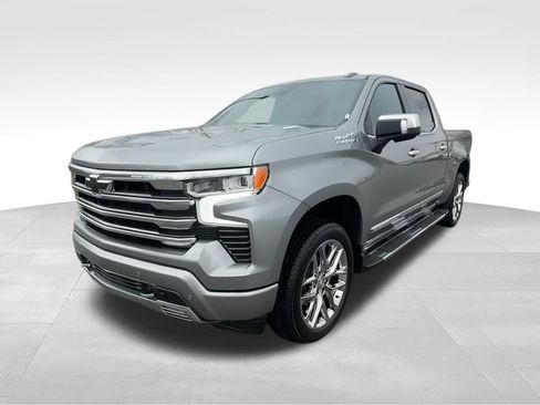 Used 2025 Chevrolet Silverado 1500 High Country w/ High Country Premium Package AWD/4WD image 4
