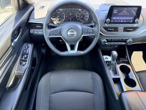Used 2024 Nissan Altima 2.5 SV FWD image 18