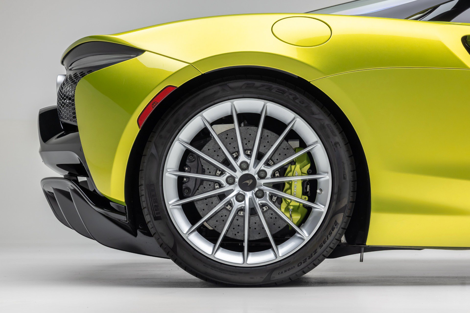 Used 2025 McLaren Artura Spider RWD image 7