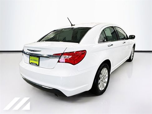 Used 2013 Chrysler 200 Limited image 5