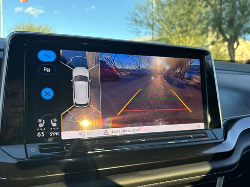 Certified 2025 Volkswagen Atlas Cross Sport SEL Premium R-Line image 22