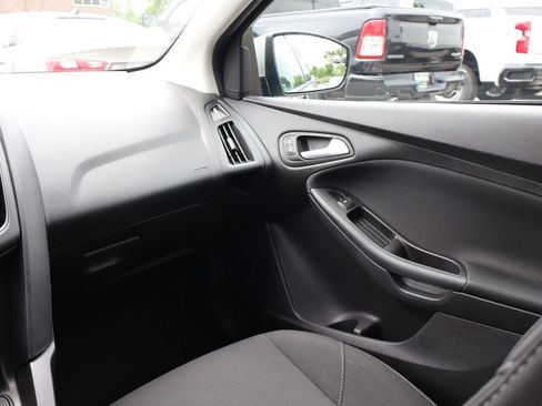 Used 2018 Ford Focus SE FWD image 32